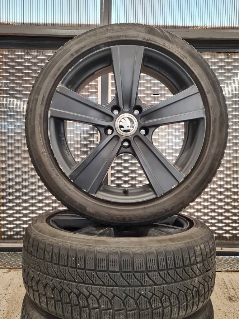Komplet Skoda Octavia , Superb 205/50 93V XL R17 .