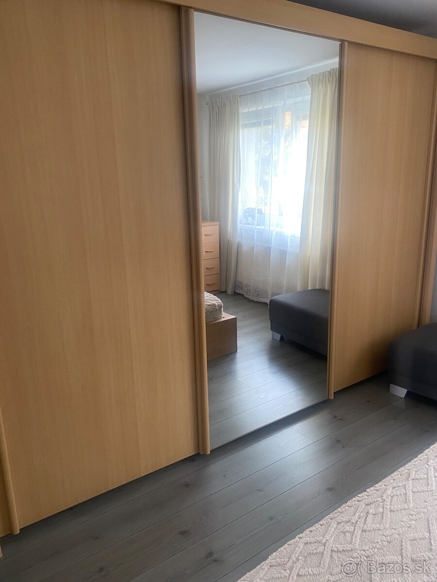 Šatníková skriňa