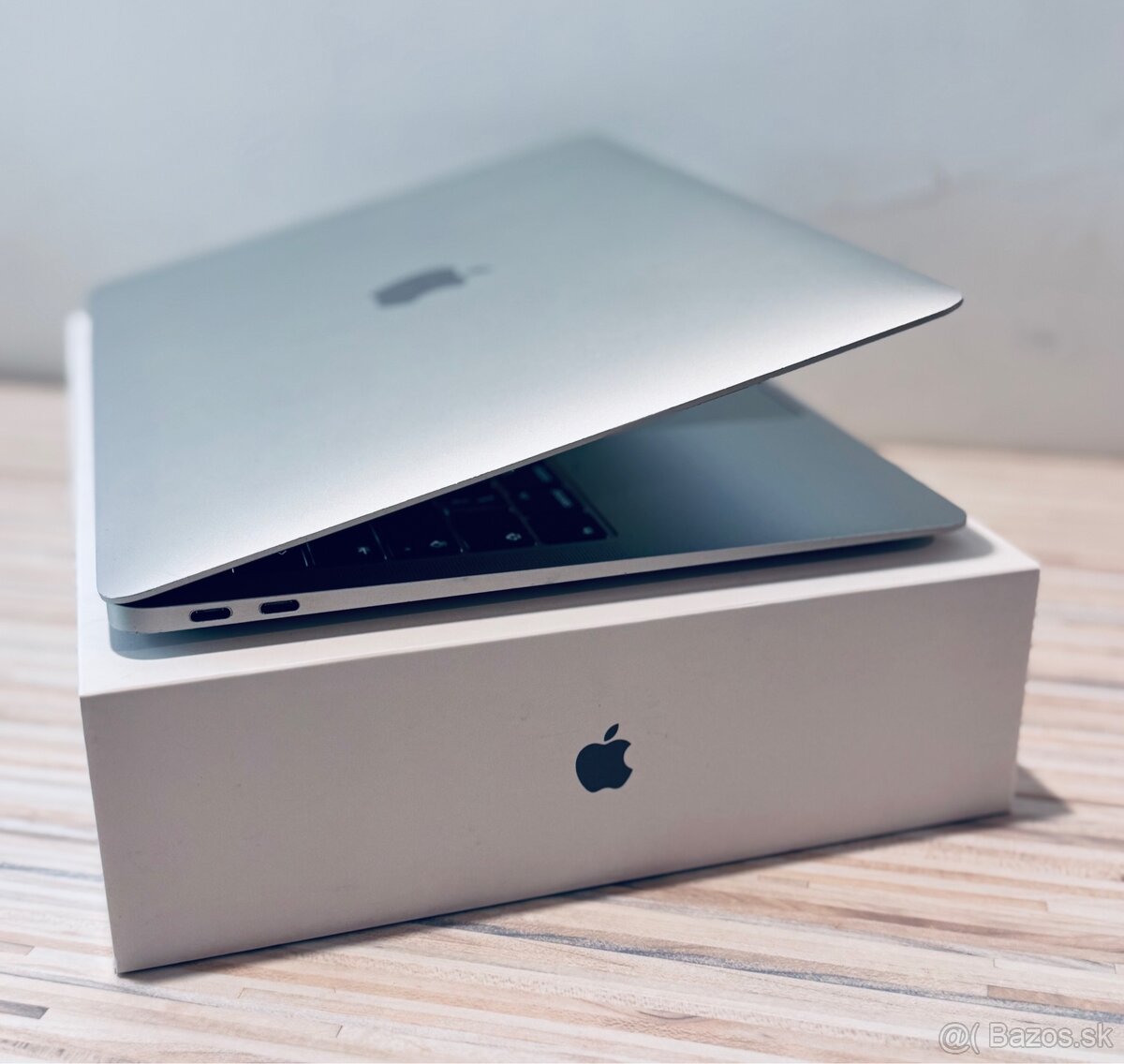 Macbook Air 13” i5 1,6GHz, 256GB SSD, 8GB RAM, top stav