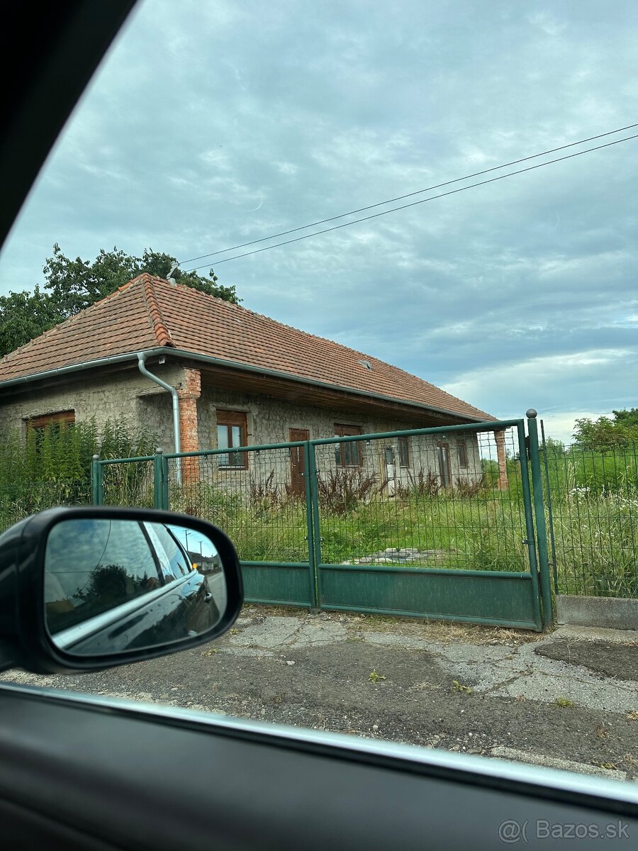 Dom v obci Bačka s pozemkom 4500 m²