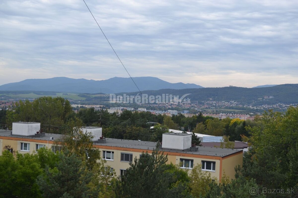 REZERVOVANÉ DOBRÉ REALITY - Na predaj 3 izbový byt na sídli