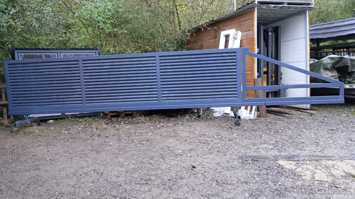 Predam samonosnú bránu