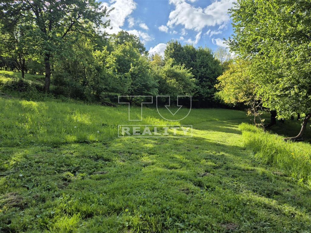 Pozemok s veľkorysou výmerou, určený na výstavbu domu, chaty