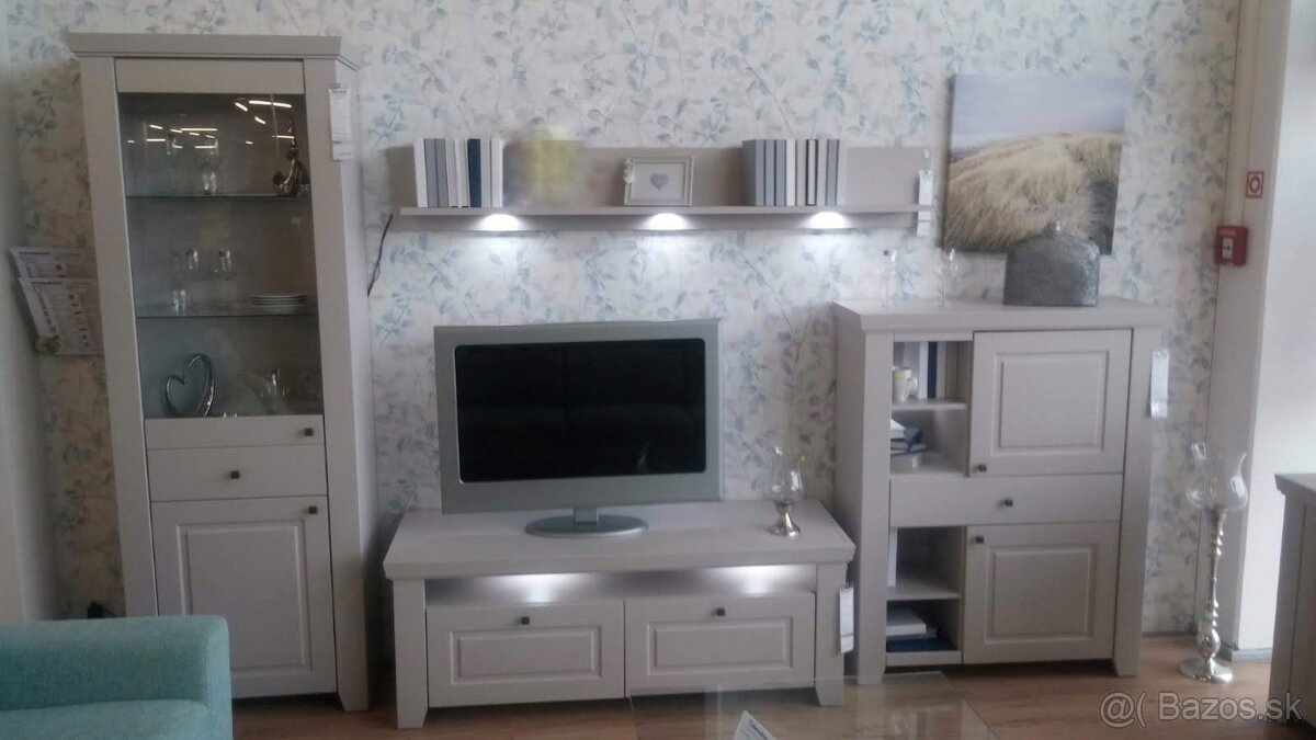 Decodom obyvacia stena Lota