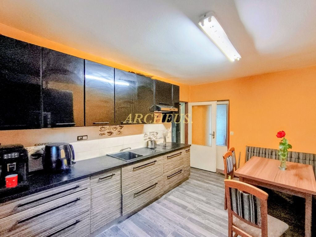 NA PREDAJ VIACGENERAČNÝ RODINNÝ DOM, POZEMOK 584M2, MYJAVA