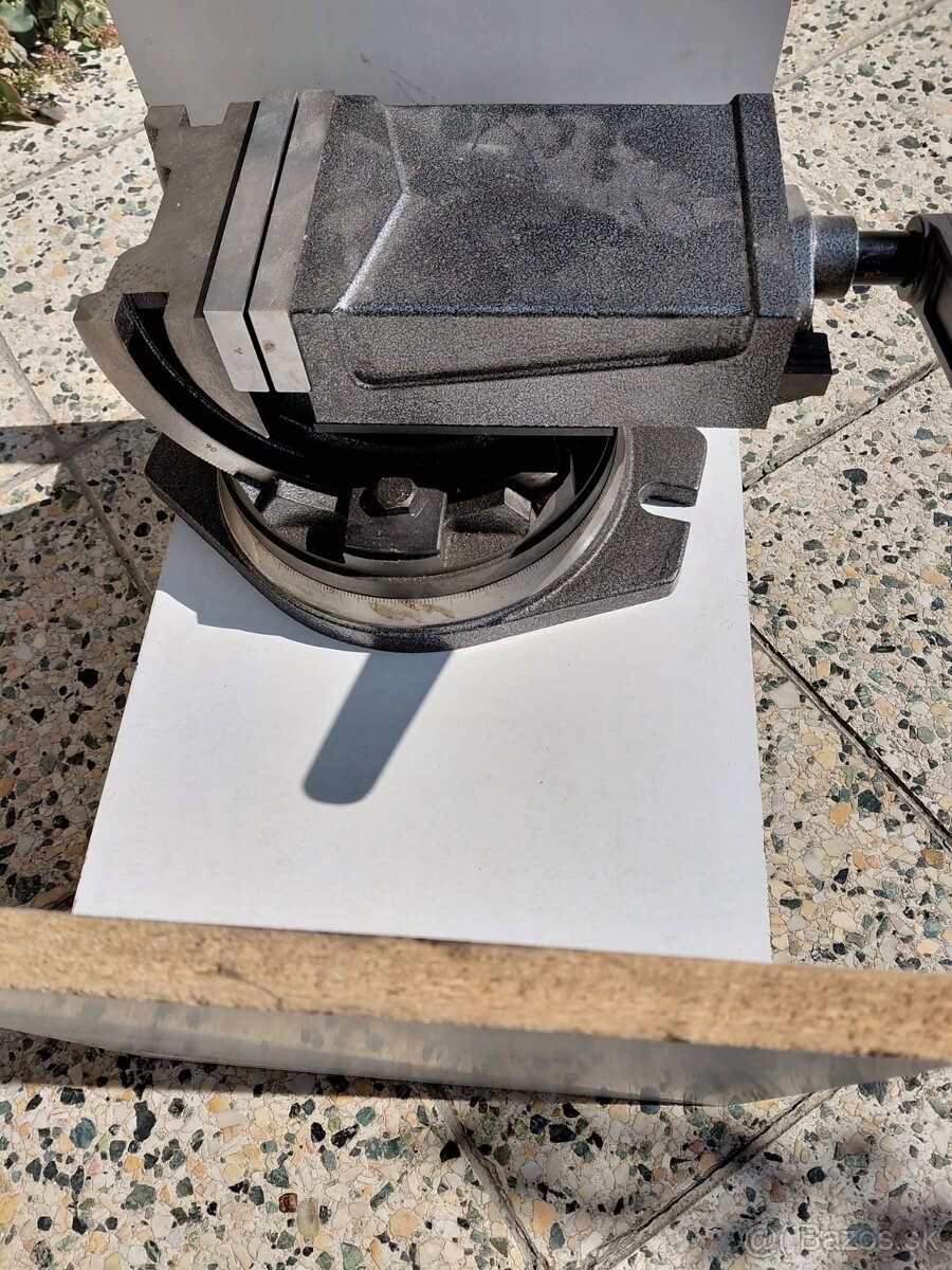 Predám otočný a výkyvný zverák