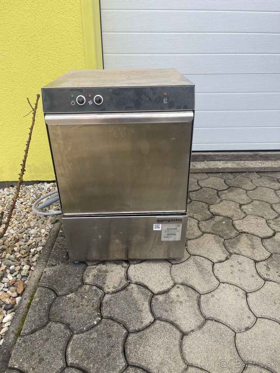 Profesionálna umývačka riadu