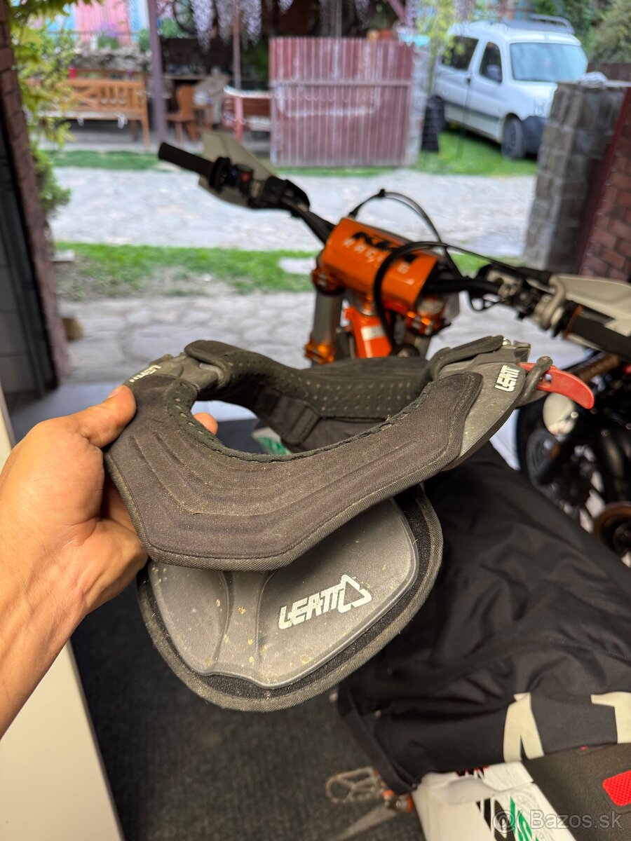 Leatt brace