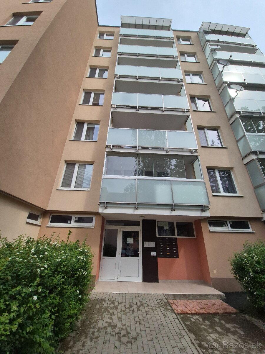 Predám 3izb v Trenčíne na juhu ul.Halašu