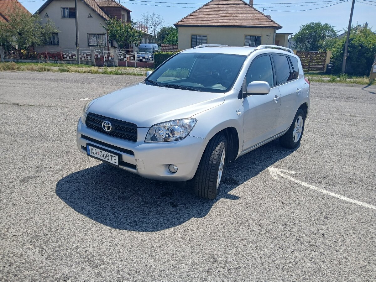 Predam Toyota Rav 4 2,2 diesel 100 kw rok 2006