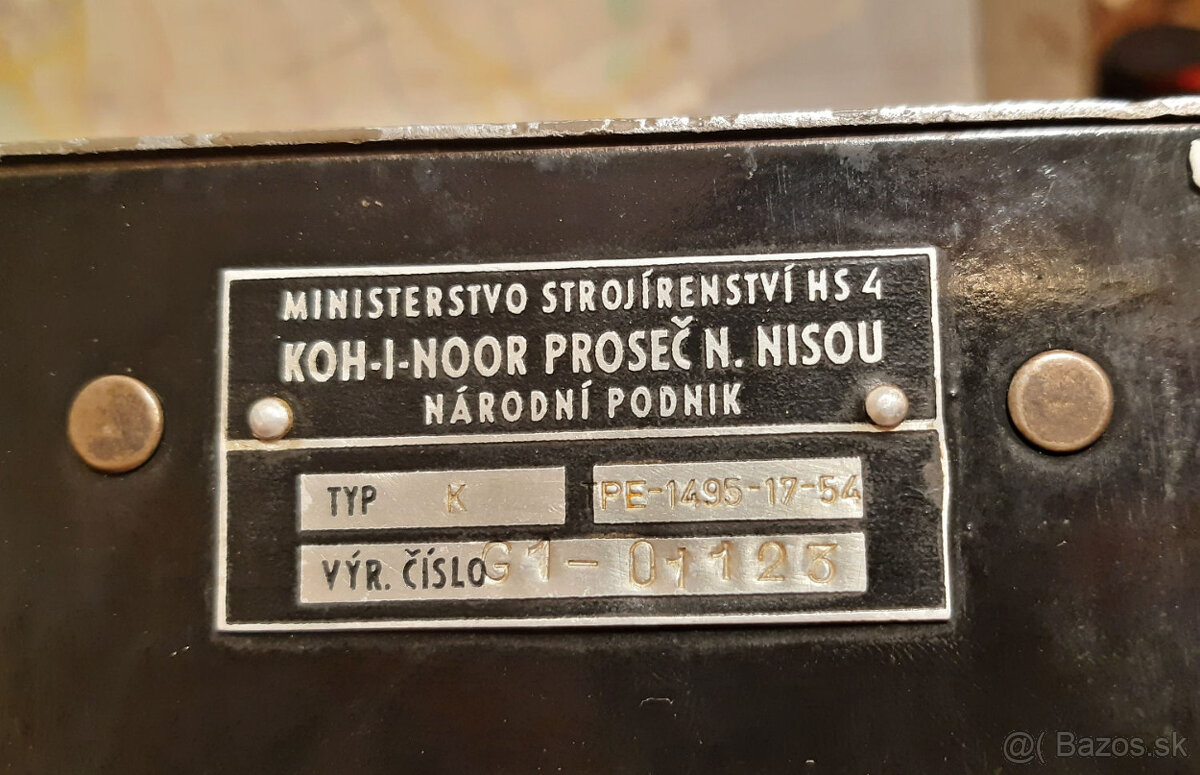mechanická kalkulačka NISA z roku 1954