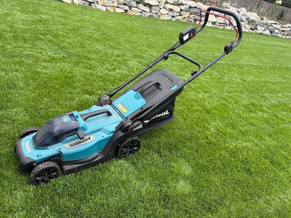 Aku kosačka Makita DLM330