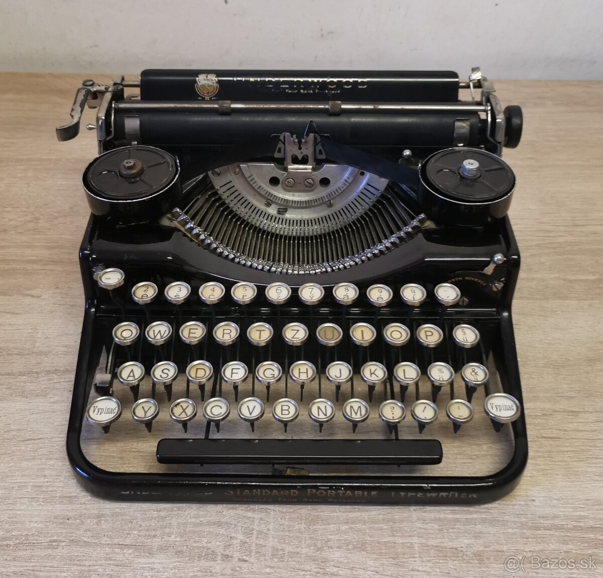 Starožitný písací stroj Underwood Portable 4 Bank rok 1926