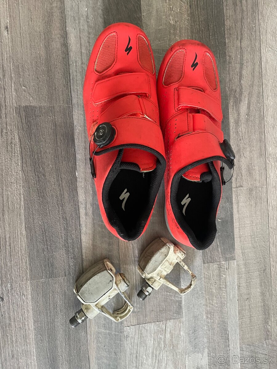 Cyklistické cestné tretry + pedále