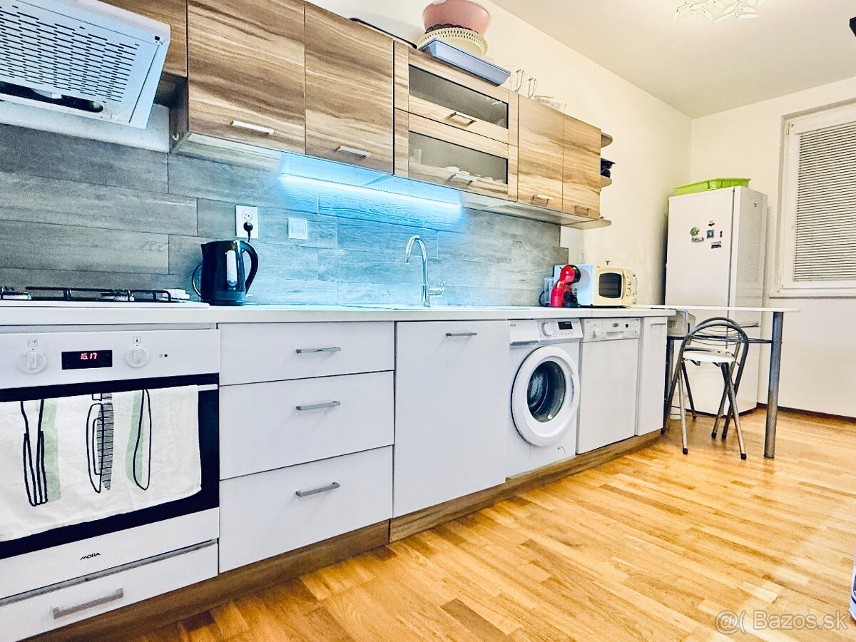 Zrekonštruovaný 3 izbový byt s loggiou v lokalite s výbornou