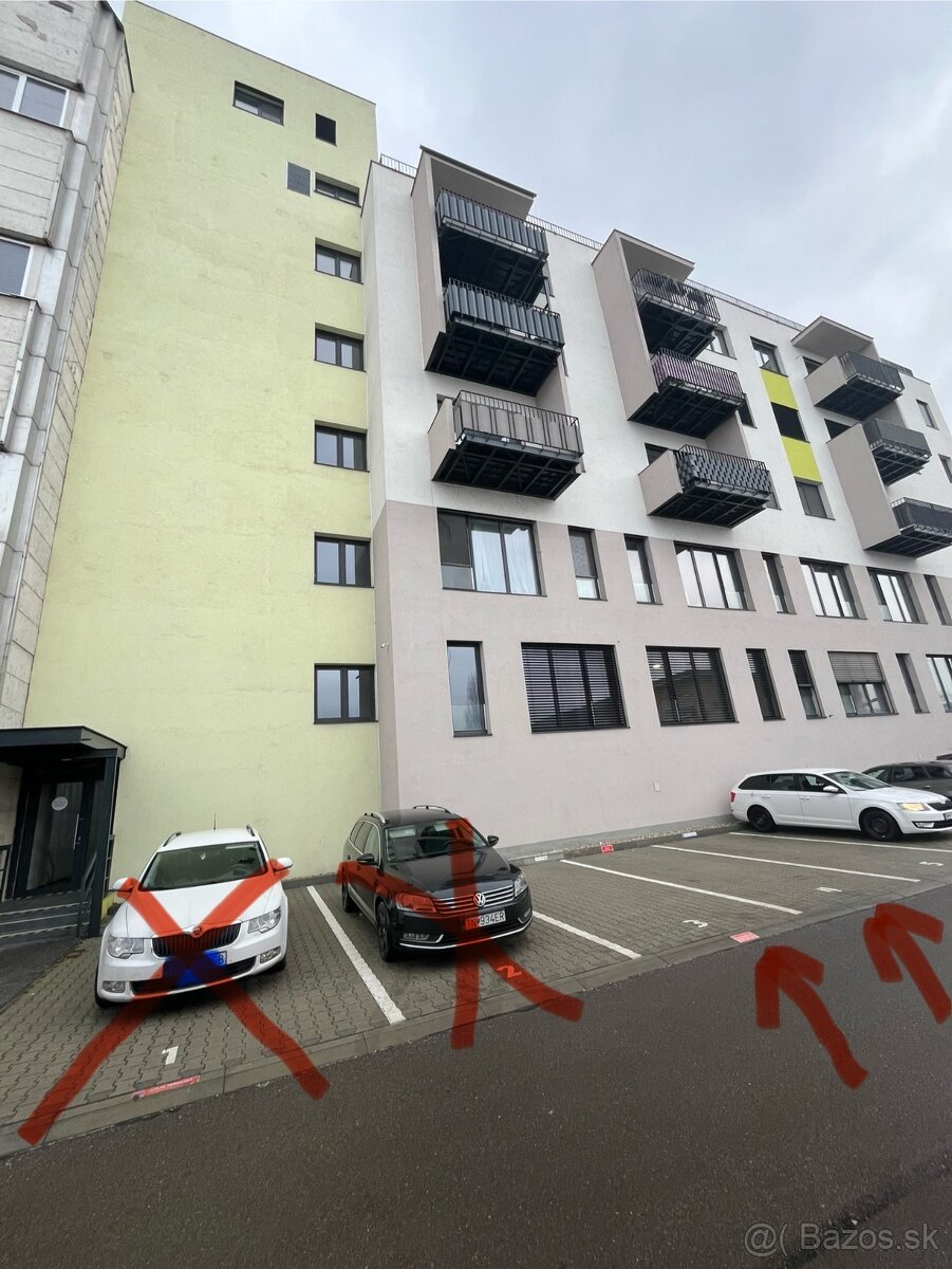 Parkovacie miesto (bývalá Ozeta) v Trenčíne