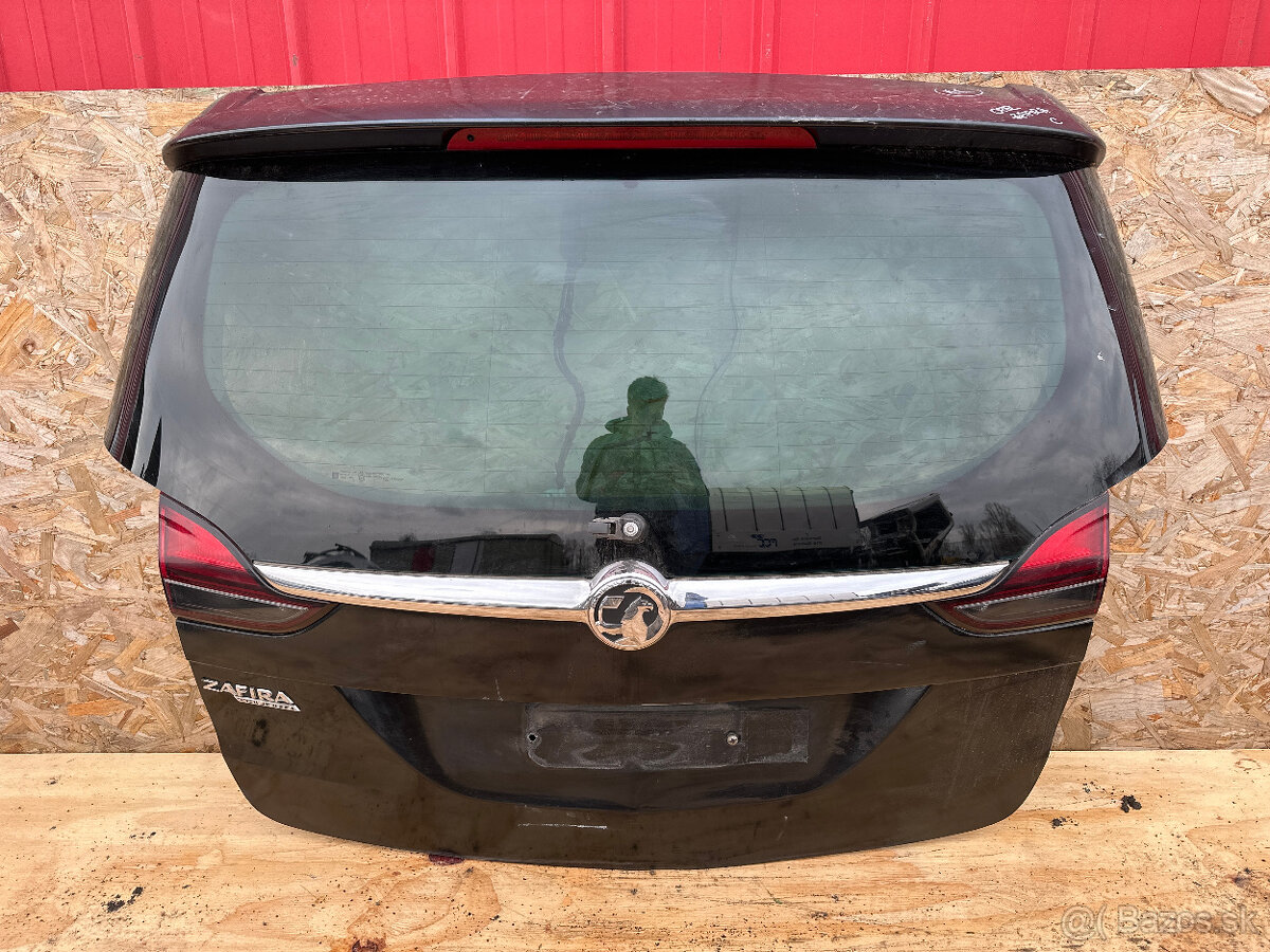 146.PRODÁM PÁTE DVEŘE, ZADNÍ VÍKO KUFRU OPEL ZAFIRA C