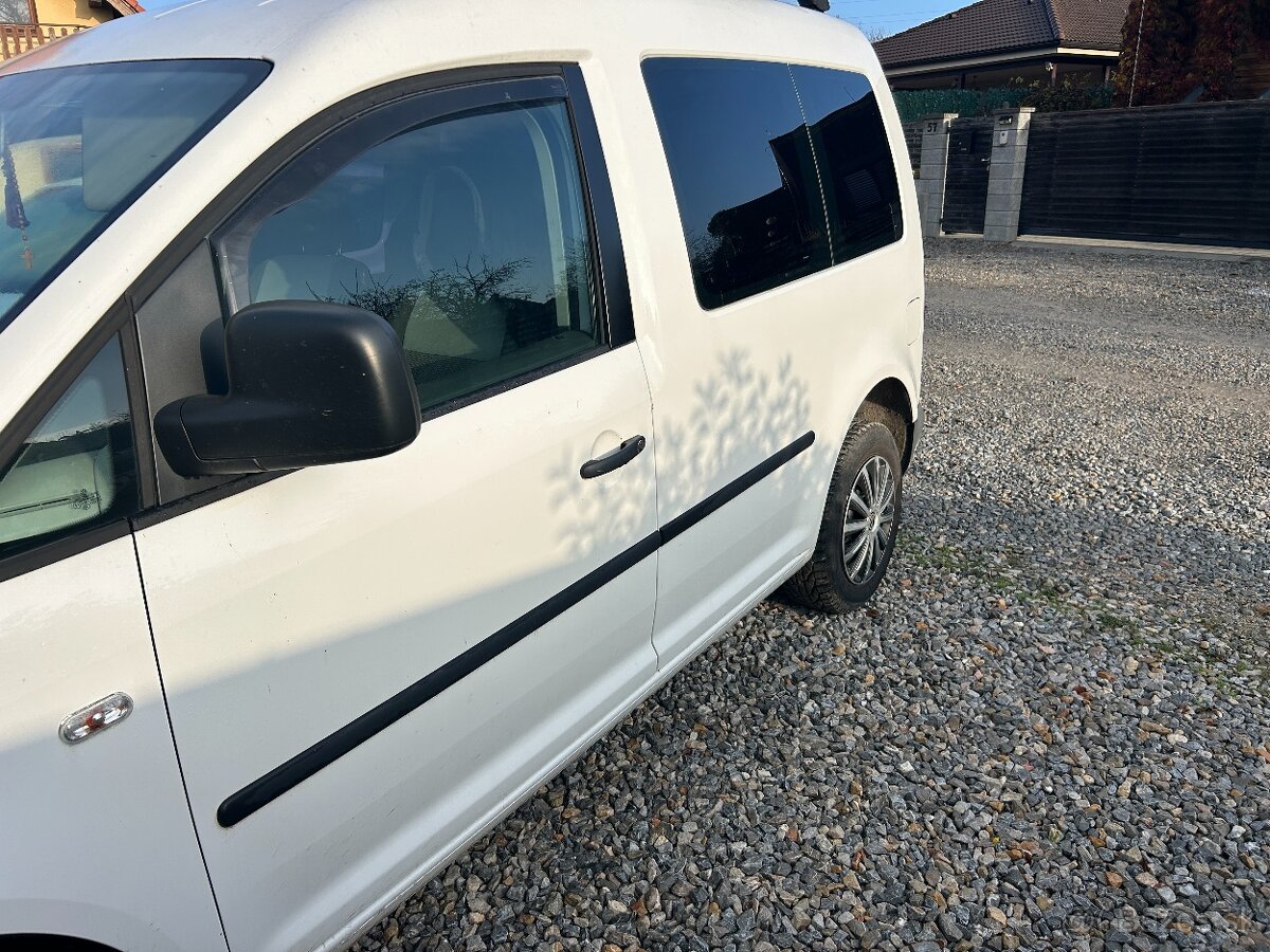 Predám VW CADDY 2012