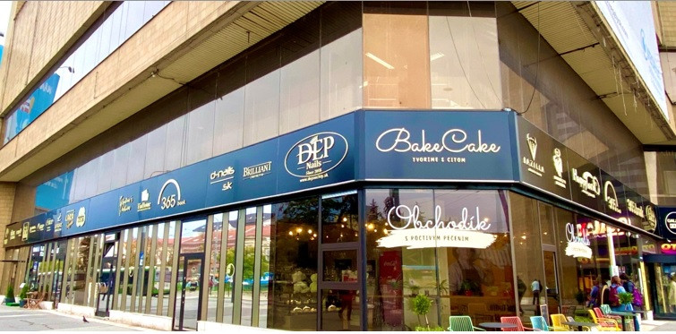 Na prenájom obchodný priestor 640m2, znížené prízemie, OD DA