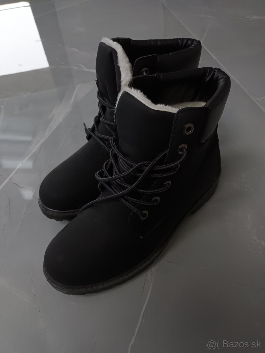 Nove panske zimne topanky vel 42_ polovicna cena