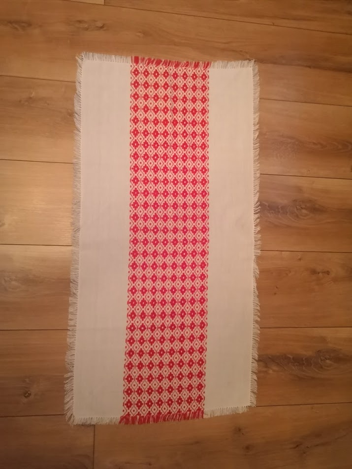 Bielo-červené tkané prestieranie