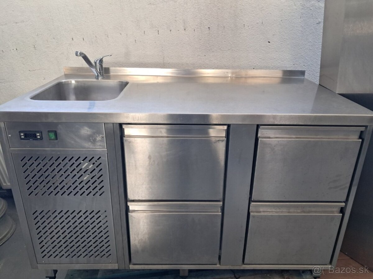Chladiaci stôl s drezom