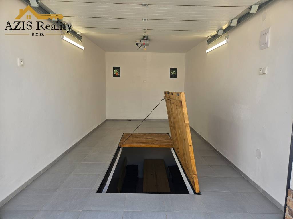Moderná garáž s vlastnou studňou