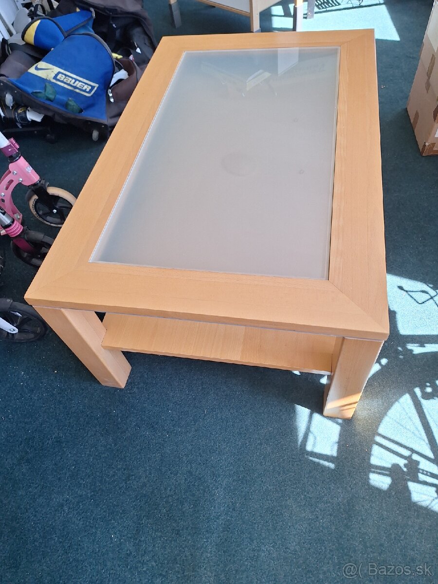 Masívny konferenčný stolík 110 cm x 70 cm x 45 cm