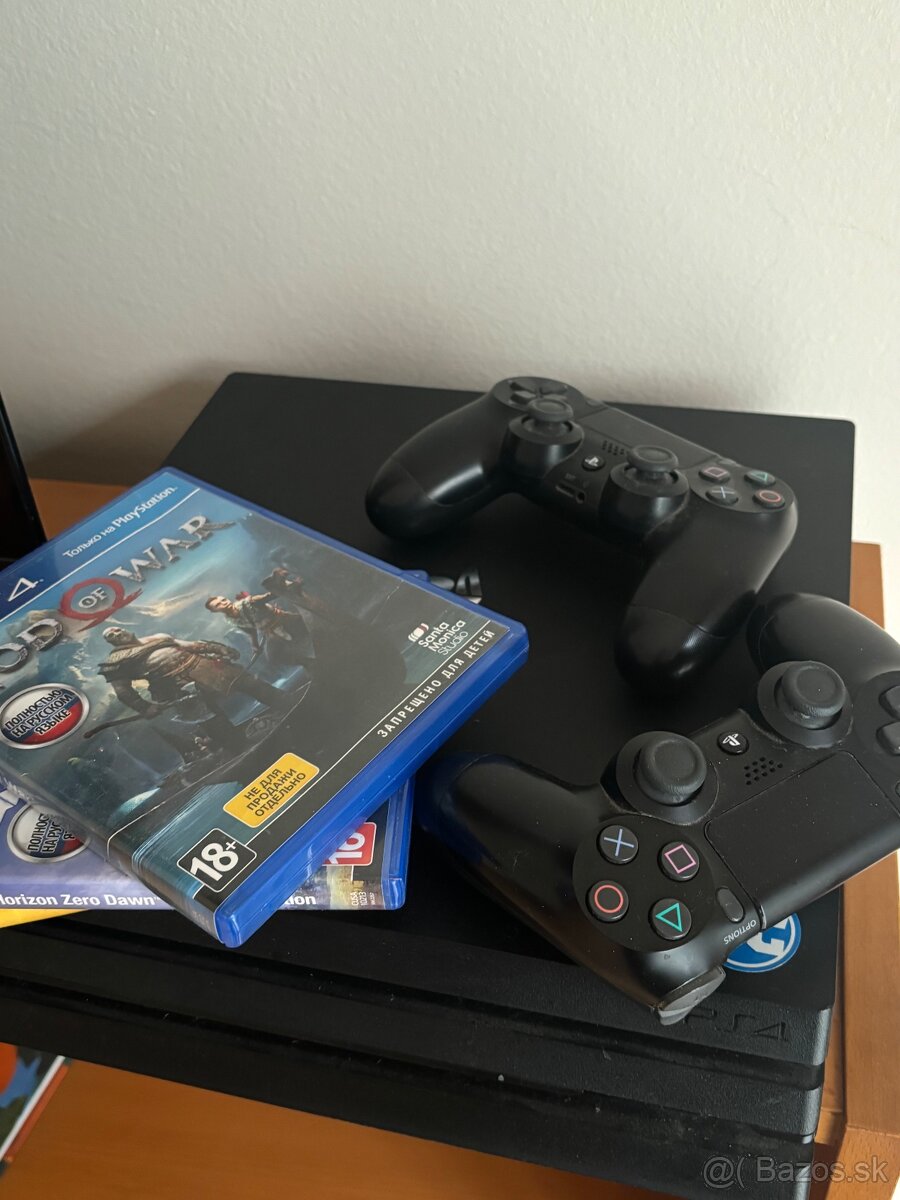 PS 4 pro + 2 ovladace + 3 hry