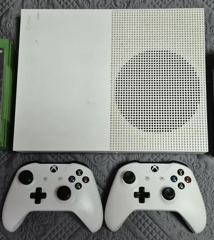 Xbox One S + 2 ovládače + 3 hry | TOP stav