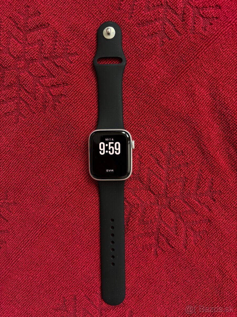 Apple Watch SE 2.gen 44mm strieborné