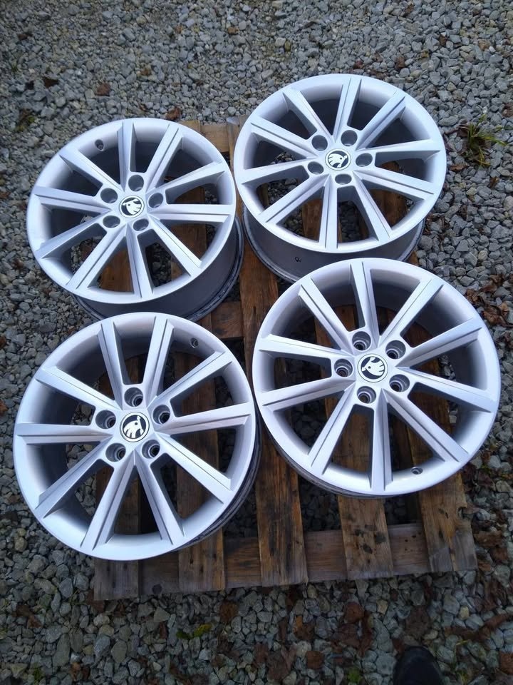 17" originál alu ŠKODA model TERON + pneu.