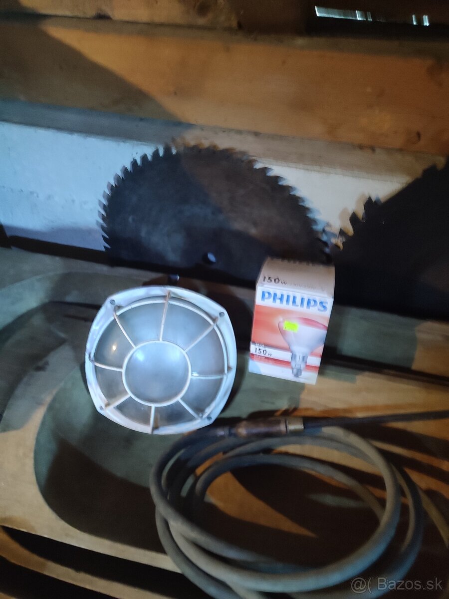 Predám svetlá, hadicu na plyn, korytá