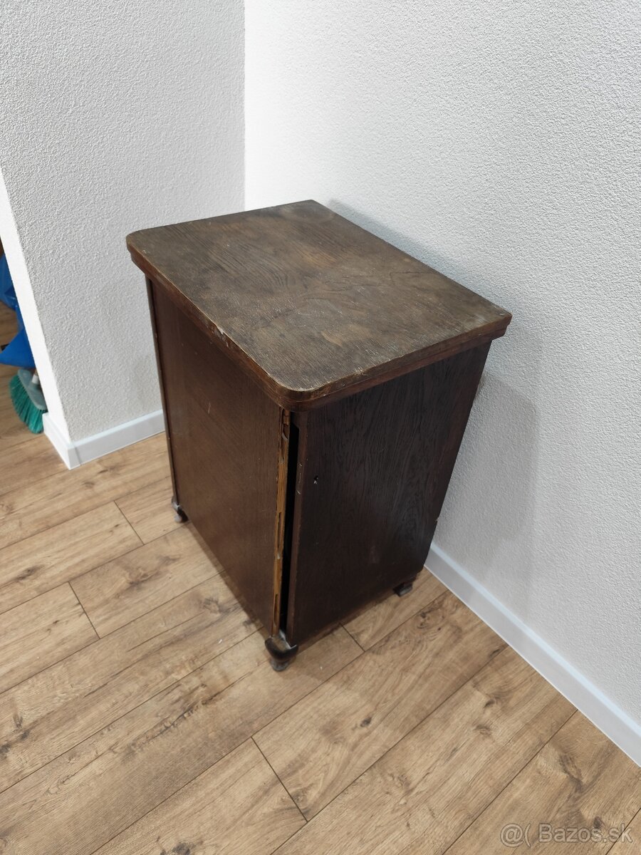 Starí šijací stroj Naumann