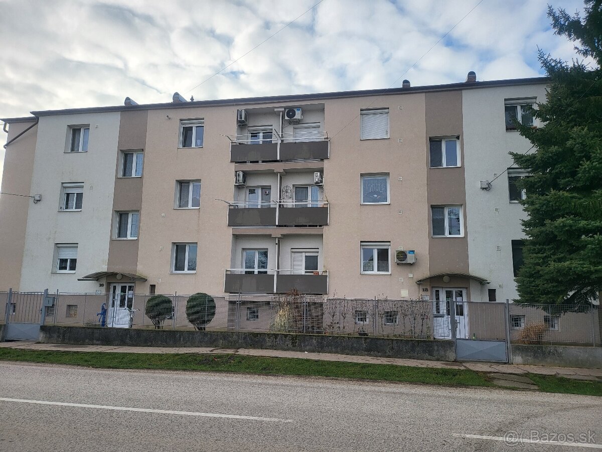 Predám 2 izbový byt v Hurbanove, 53 m2