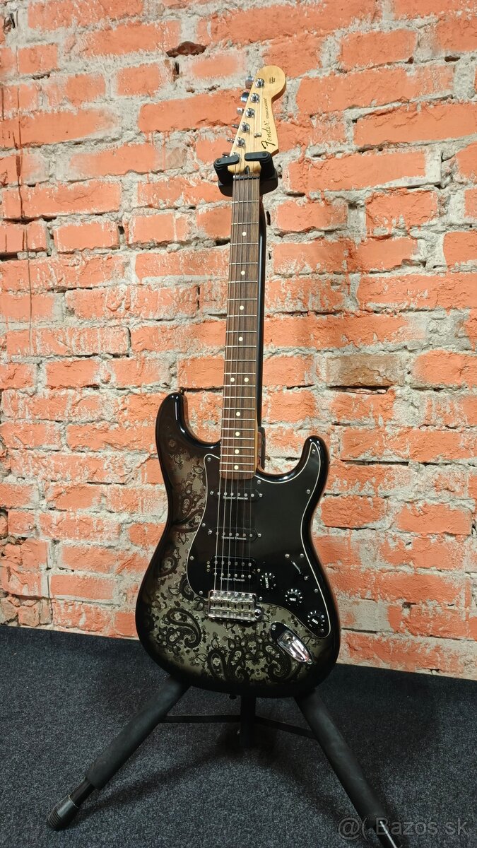 Fender Stratocaster Black Paisley