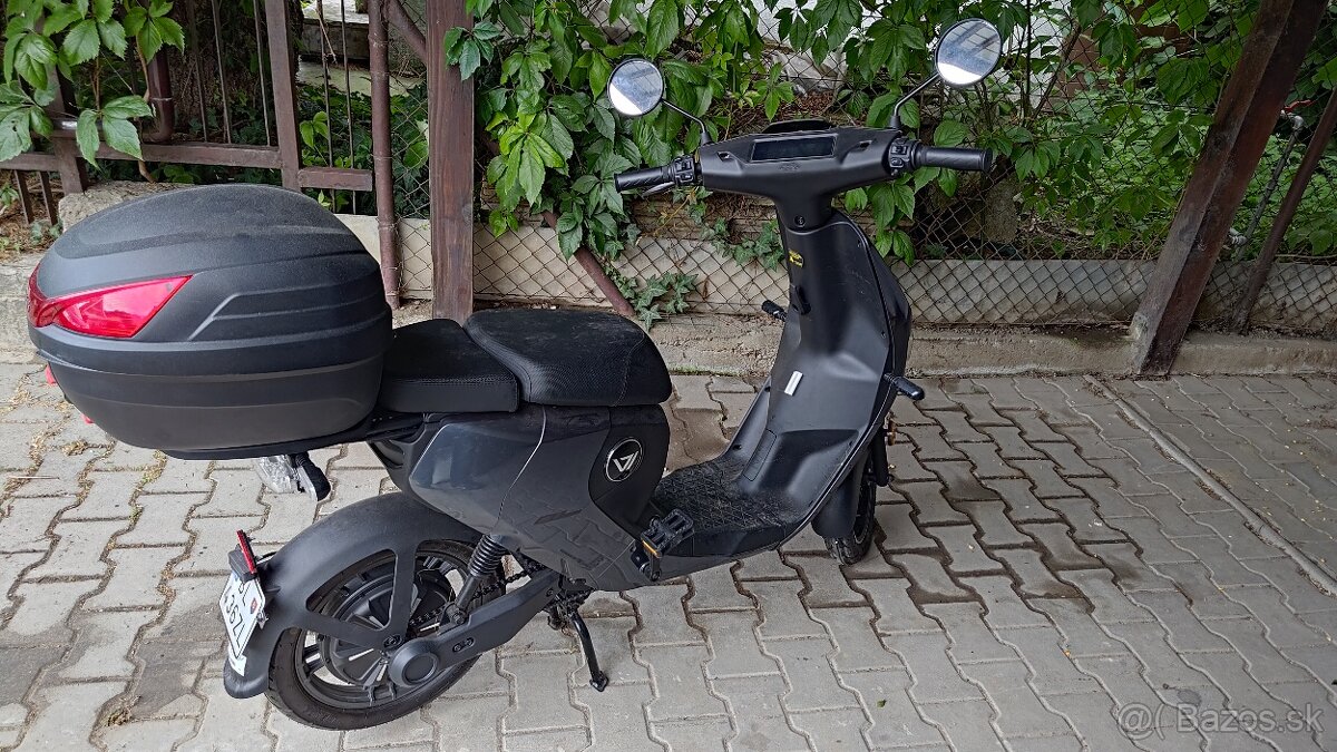 Elektrický skuter Vmoto CU mini