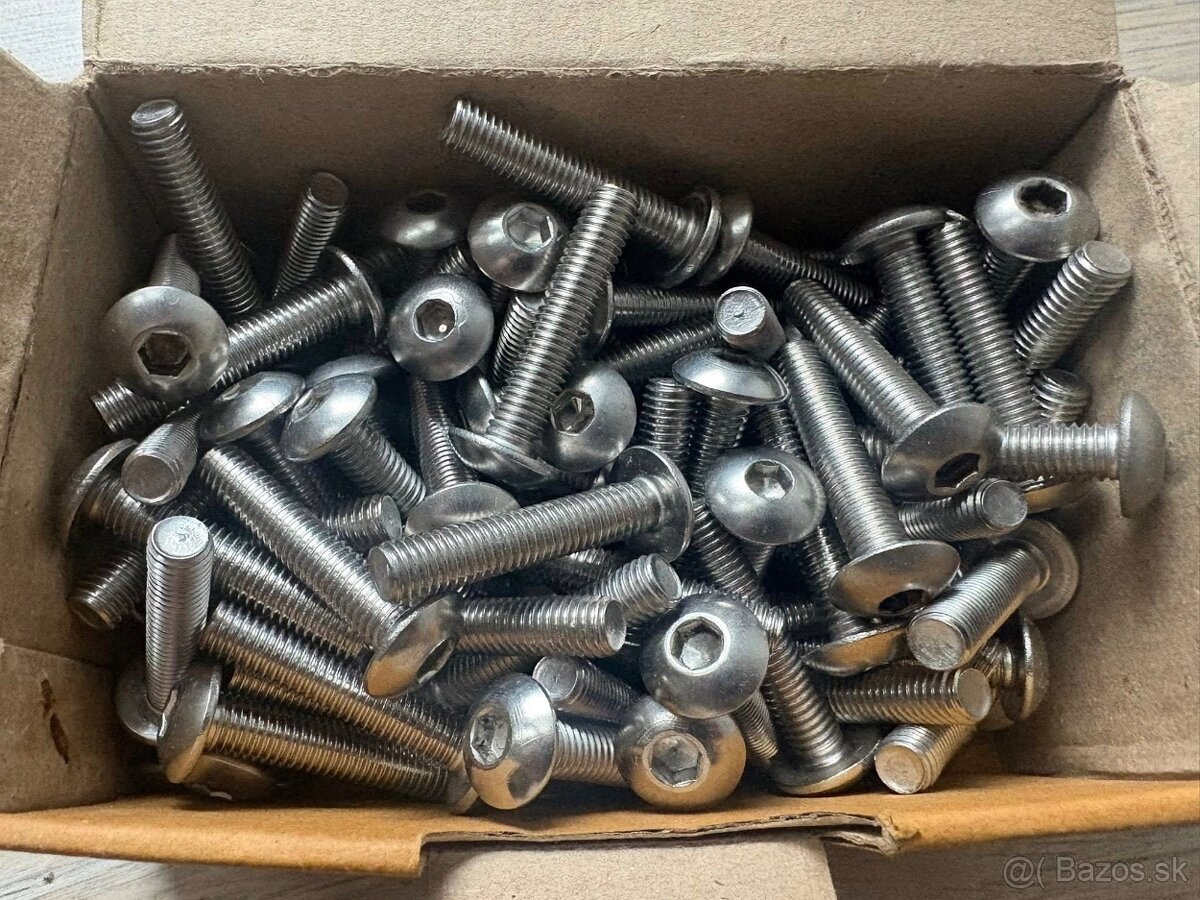 Skrutky ( plotové ) M8 x 40