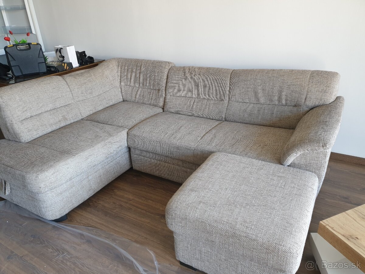 Darujem gauč a TV stolík