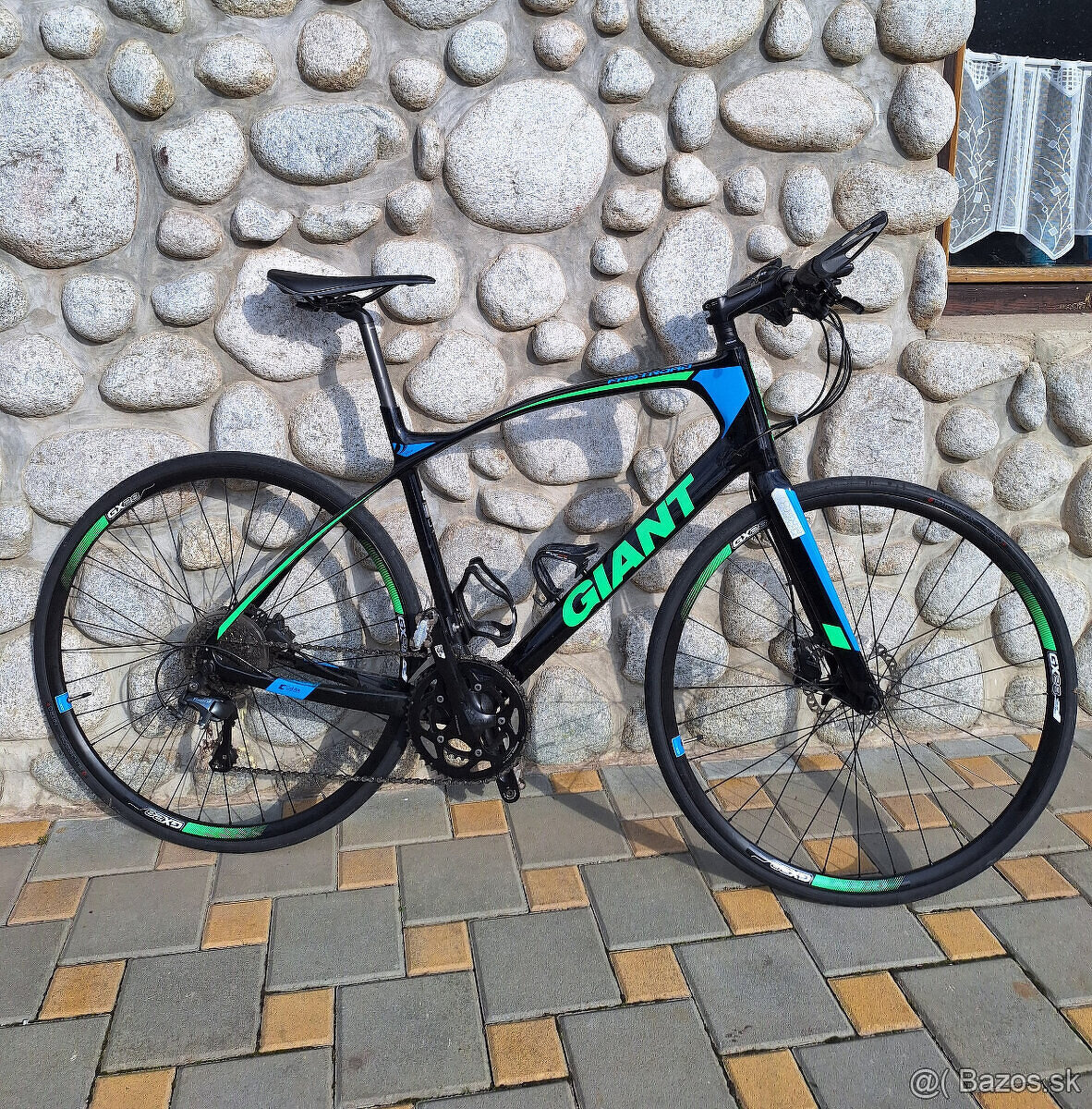 Predám cestný karbonový bicykel Giant Fastroad