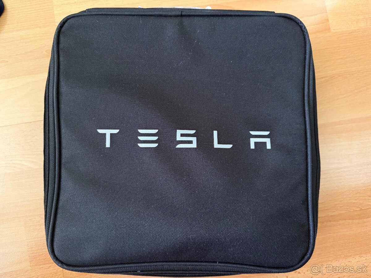 Tesla nabíjačka