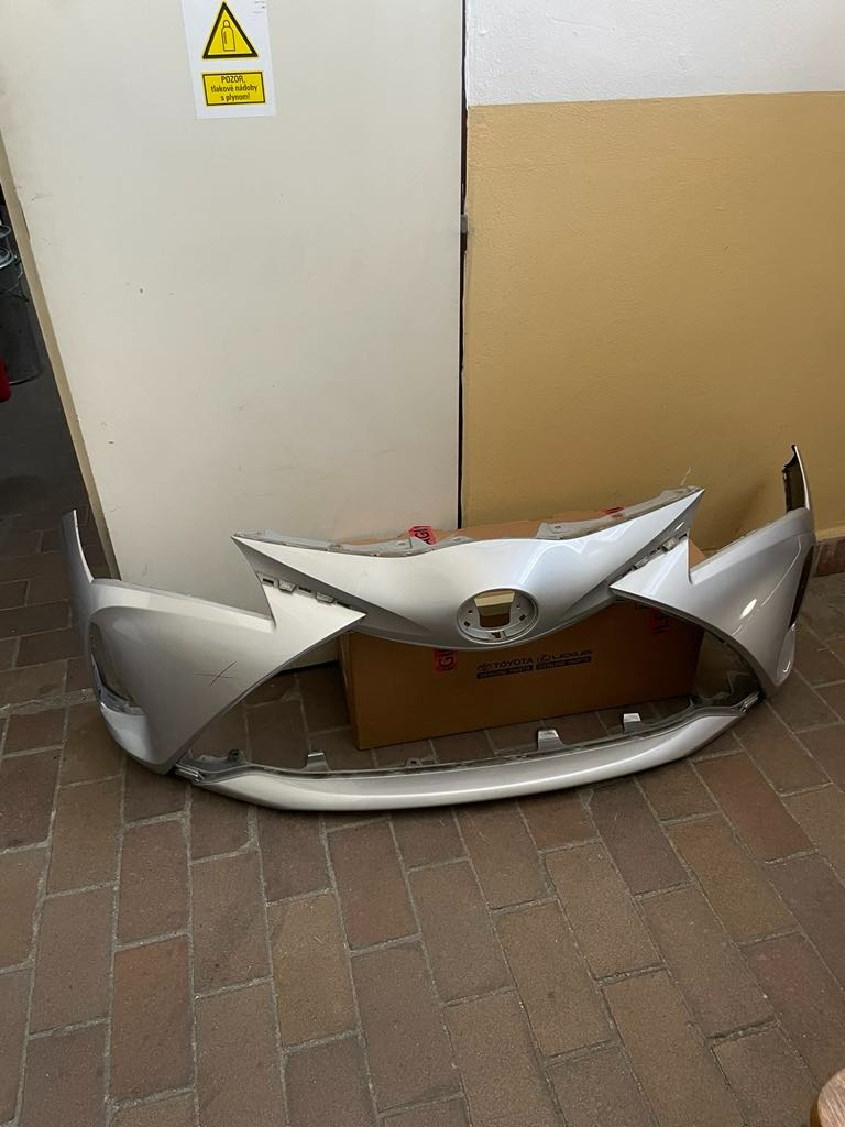 originál predný nárazník - toyota Yaris Y20