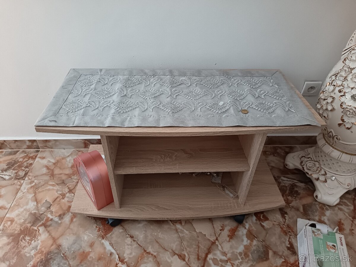 Stolík na tv