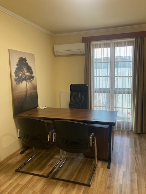 Kancelária v centre Piešťan, 2 miestnosti, 33 m2