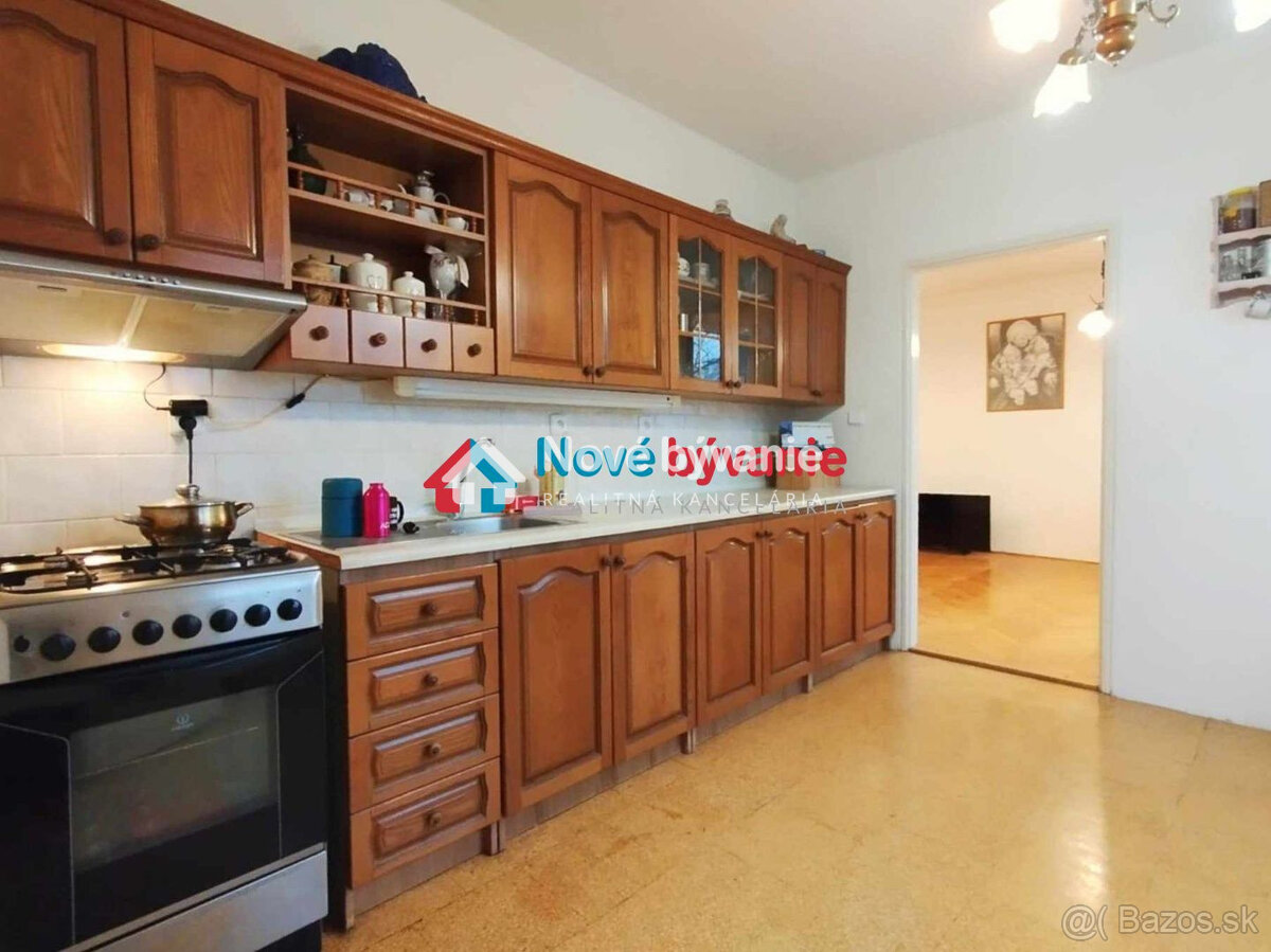 Predaj, veľký 3 izbový byt - Levice (N003-113-MAHA)