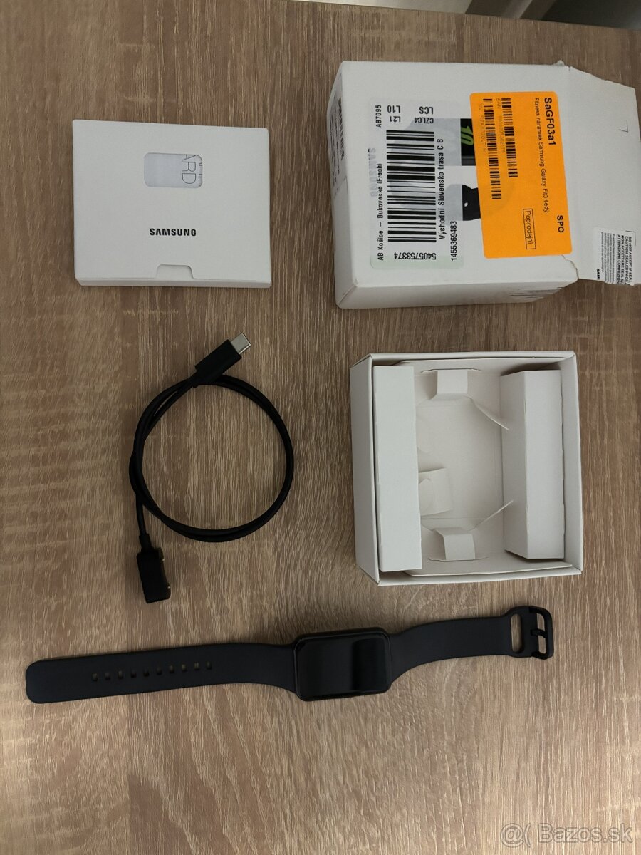 Samsung Galaxy Fit3 sivý