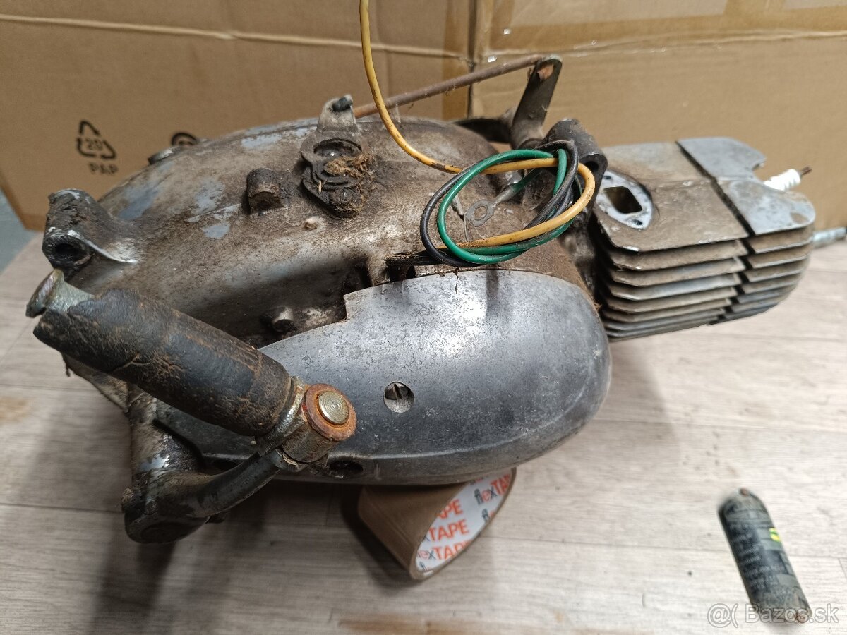 Motor Jawa pionier 05 + orig. Štítok DE