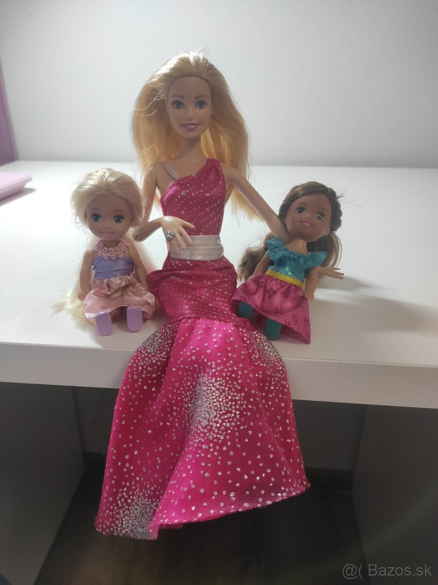 Barbie s dvoma dcérkami.