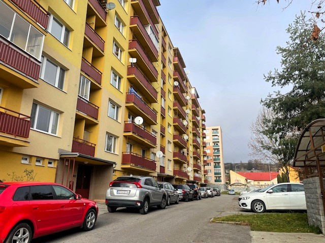 Lukratívny 3,5i byt s balkónom a lodžiou v centre Brezna