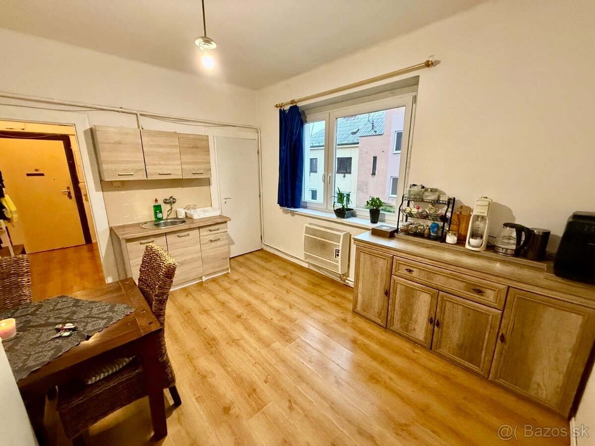 PRÍJEMNÝ 2-IZBOVÝ BYT NA KRÍŽNEJ ULICI